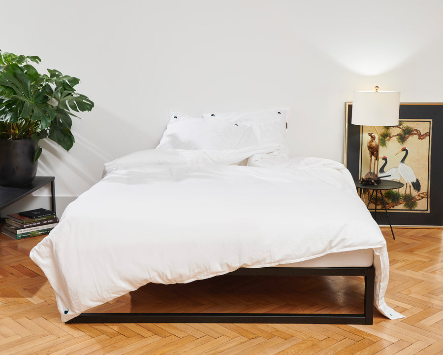 Kalundewa sateen duvet cover set (white with dark green leaves) - Four Leaves