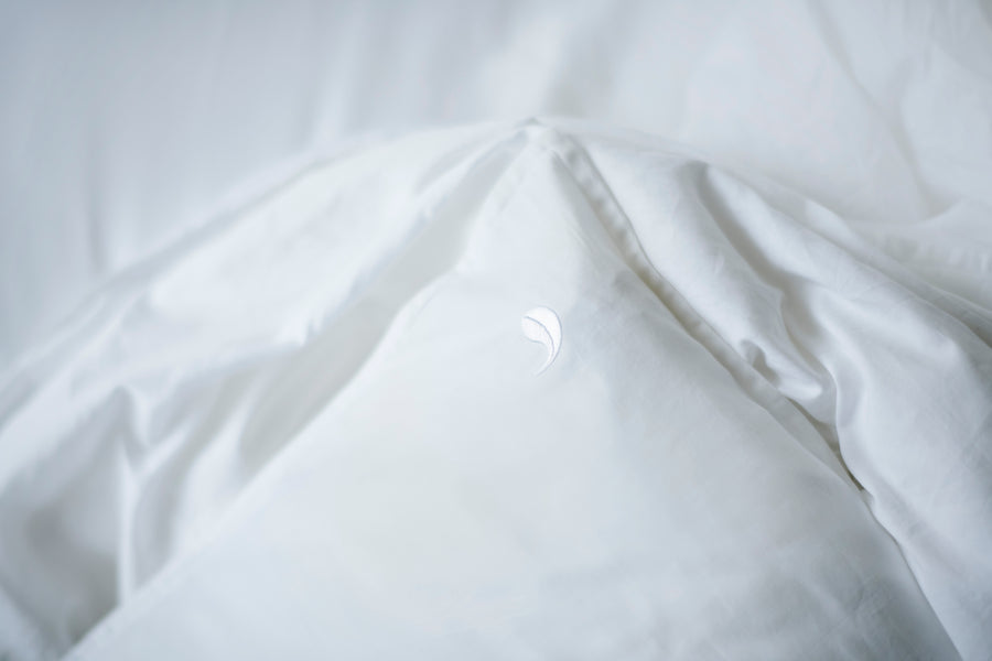 Nayakakanda sateen duvet cover set (white with white leaves) - Four Leaves