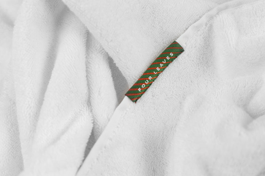 Nayakakanda white bath towel (set of two) - Four Leaves