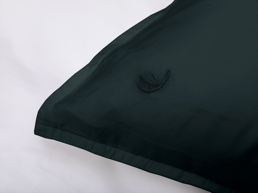 Kandalama sateen duvet cover set (dark green with dark green leaves) - Four Leaves