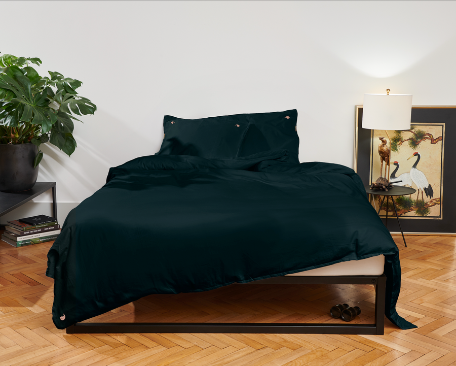 Namal Uyana sateen duvet cover set (dark green with pink leaves) - Four Leaves