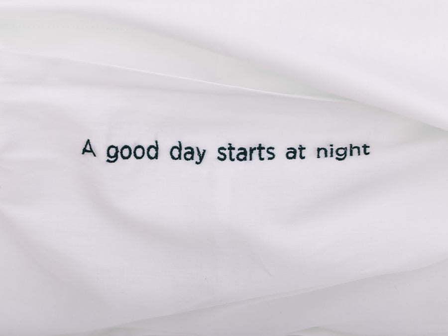 Kalundewa sateen pillowcases set (white with dark green leaves) - Four Leaves